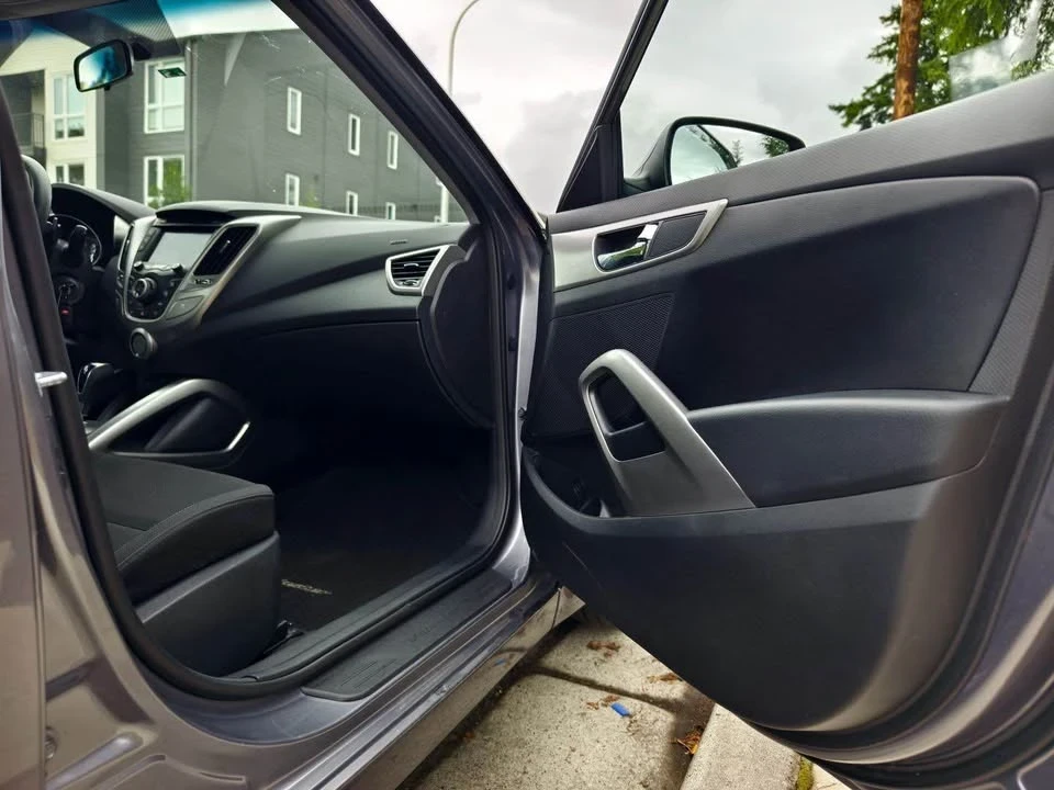 2016 Hyundai Veloster - Image 13 of 18