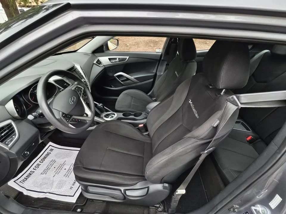 2016 Hyundai Veloster - Image 11 of 18