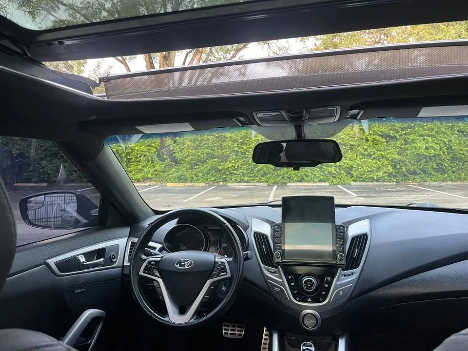 2016 Hyundai Veloster - Image 10 of 15