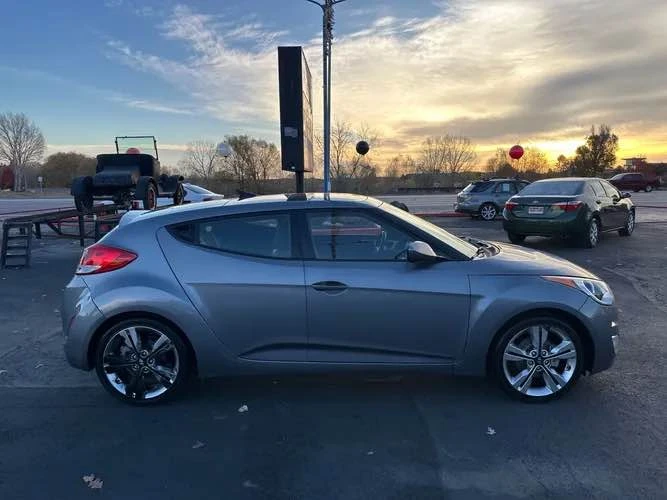 2016 Hyundai Veloster - Image 4 of 12