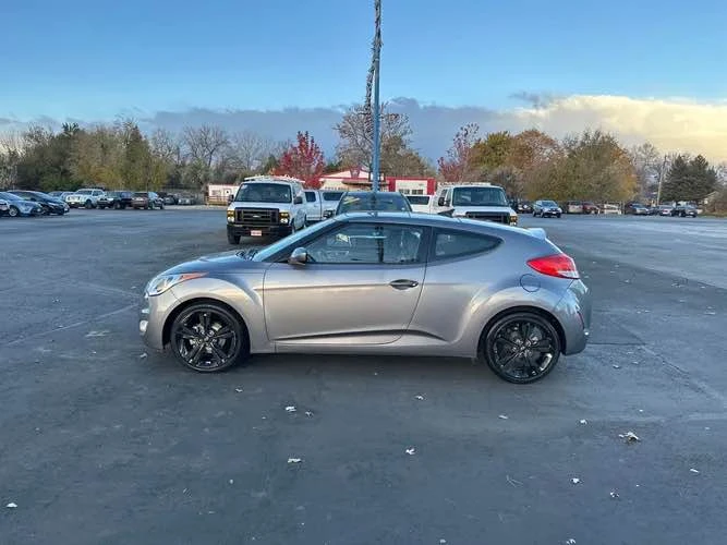 2016 Hyundai Veloster - Image 10 of 12