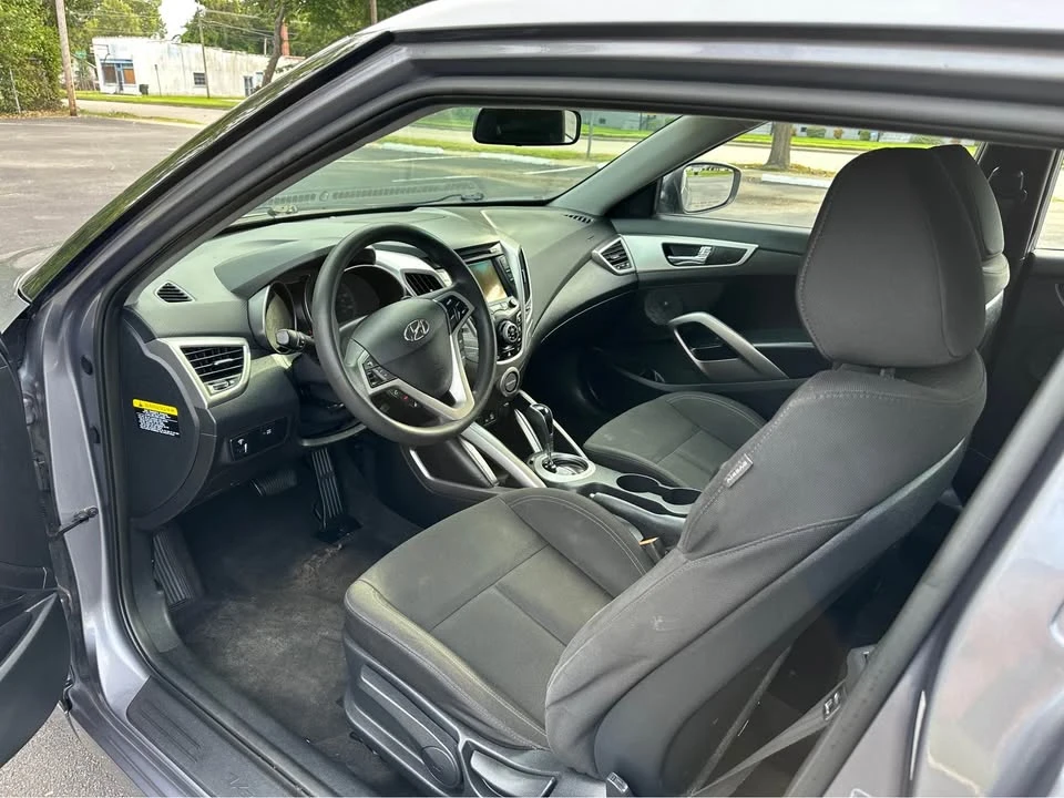 2016 Hyundai Veloster - Image 10 of 18