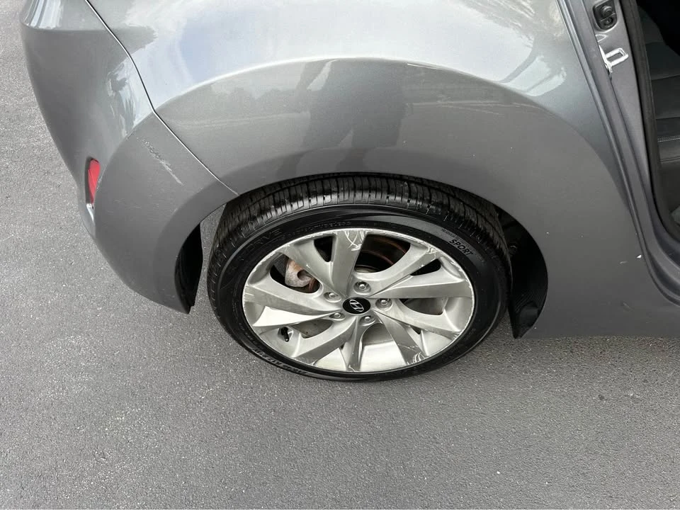 2016 Hyundai Veloster - Image 17 of 18