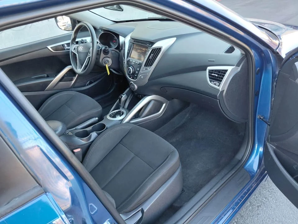2016 Hyundai Veloster - Image 10 of 15