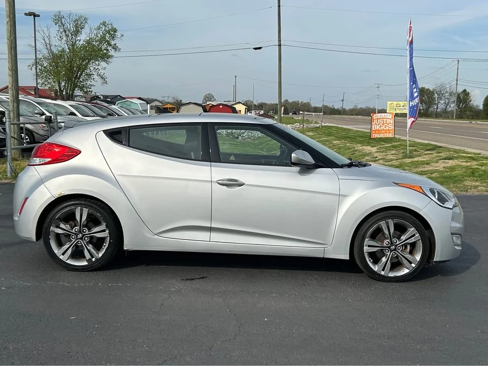 2016 Hyundai Veloster - Image 8 of 20