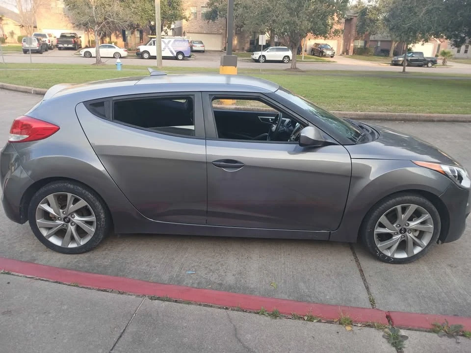 2016 Hyundai Veloster - Image 16 of 17