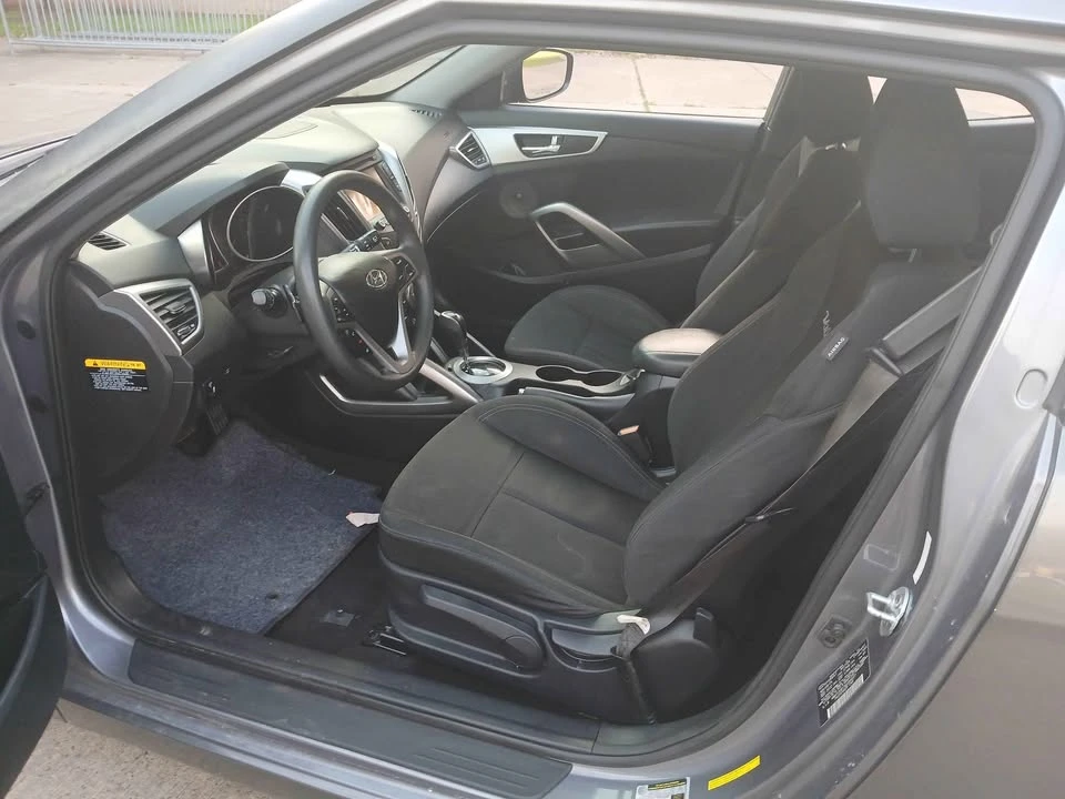 2016 Hyundai Veloster - Image 9 of 17