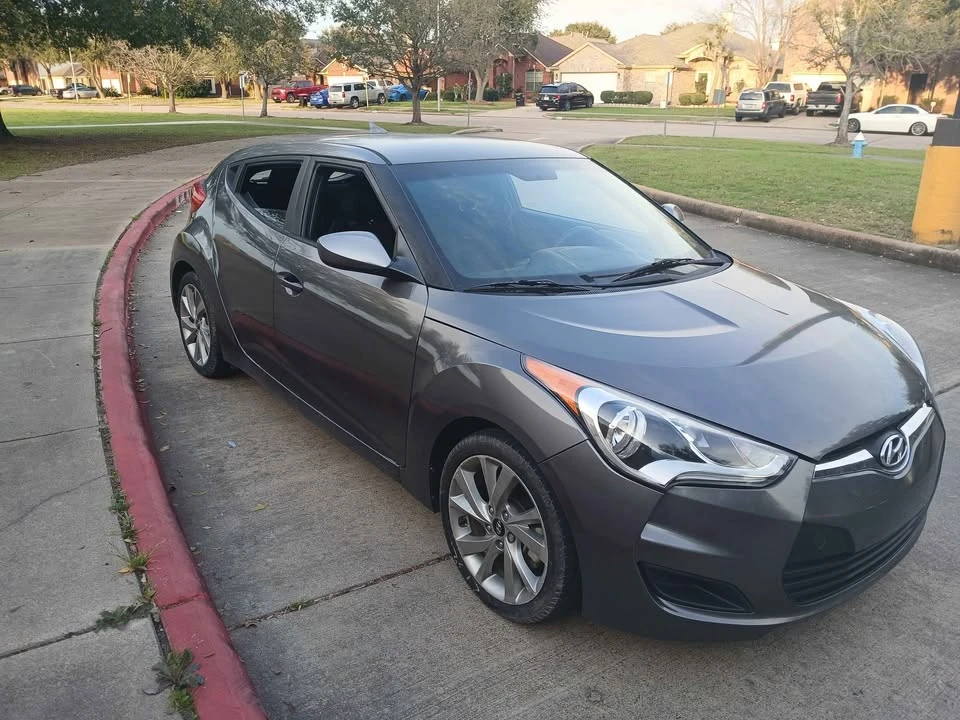 2016 Hyundai Veloster - Image 15 of 17