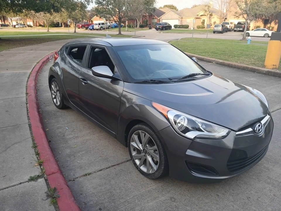 2016 Hyundai Veloster - Image 2 of 17