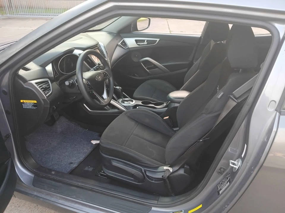 2016 Hyundai Veloster - Image 11 of 17