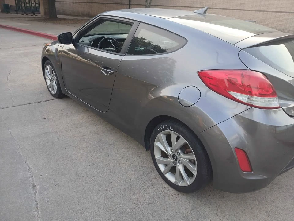 2016 Hyundai Veloster - Image 8 of 17