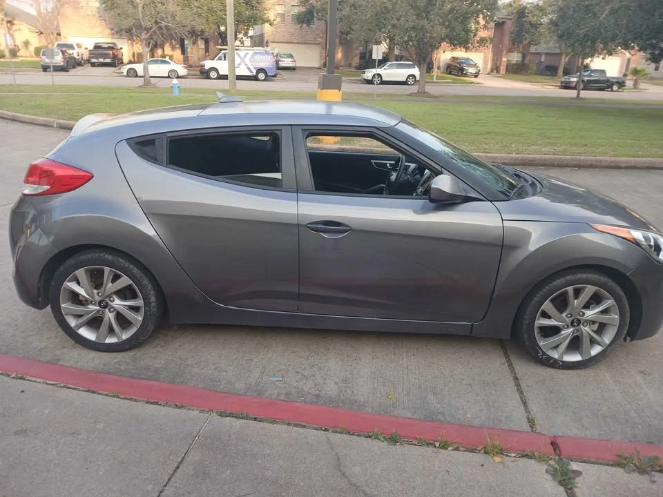 2016 Hyundai Veloster - Image 5 of 17