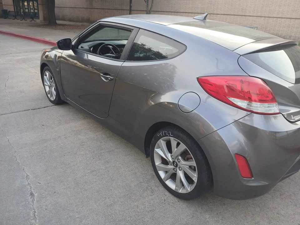 2016 Hyundai Veloster - Image 14 of 17