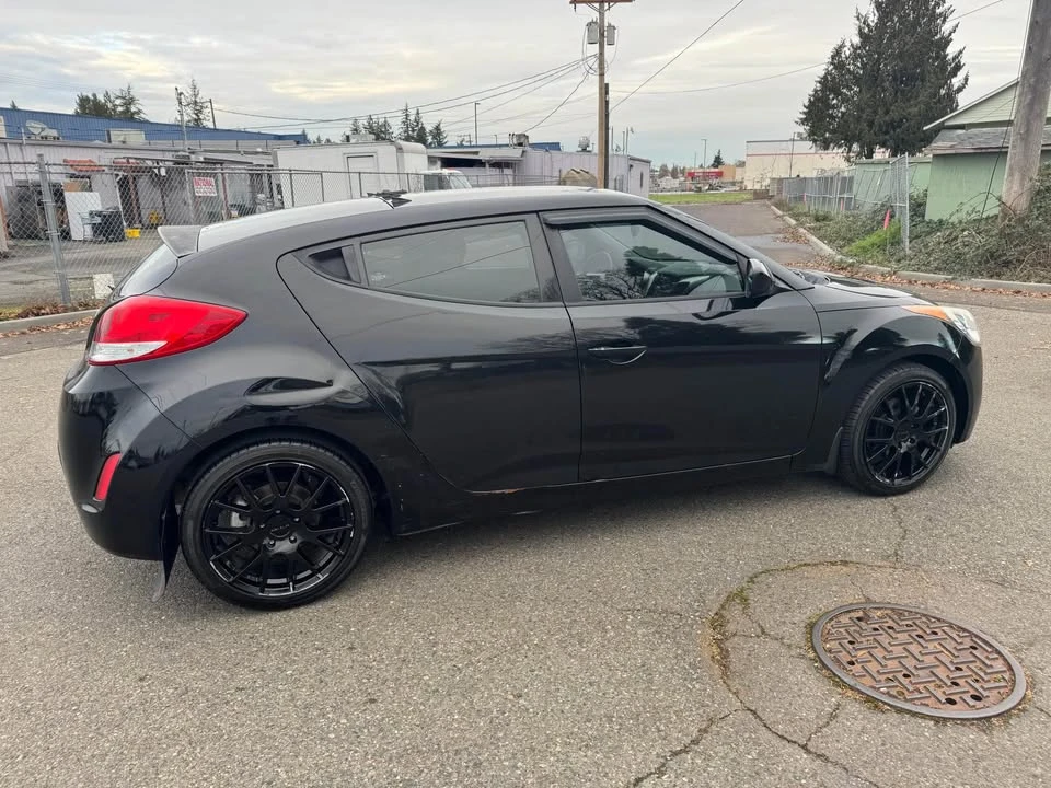 2016 Hyundai Veloster - Image 2 of 11
