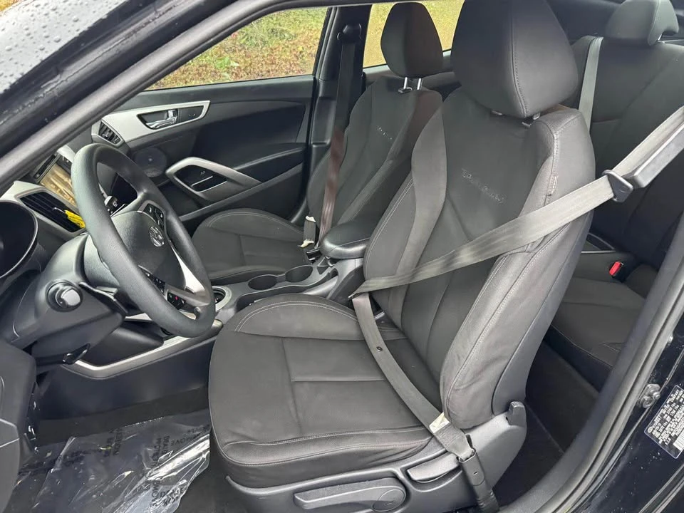 2016 Hyundai Veloster - Image 7 of 10