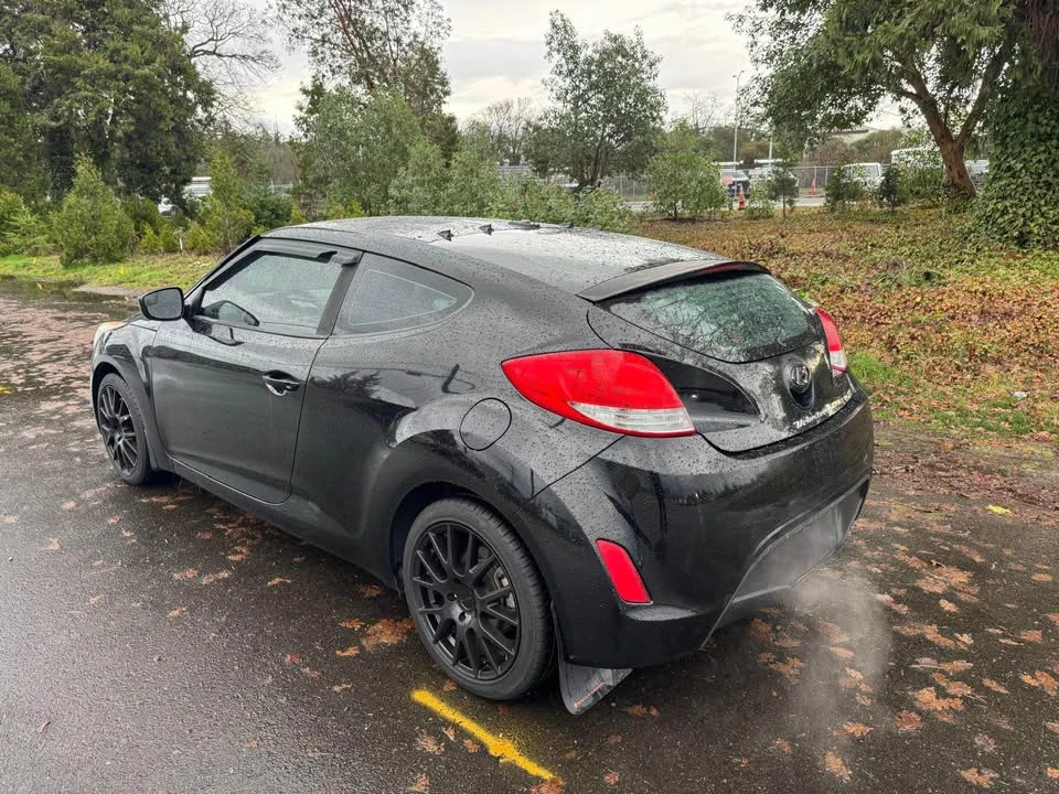 2016 Hyundai Veloster - Image 2 of 10
