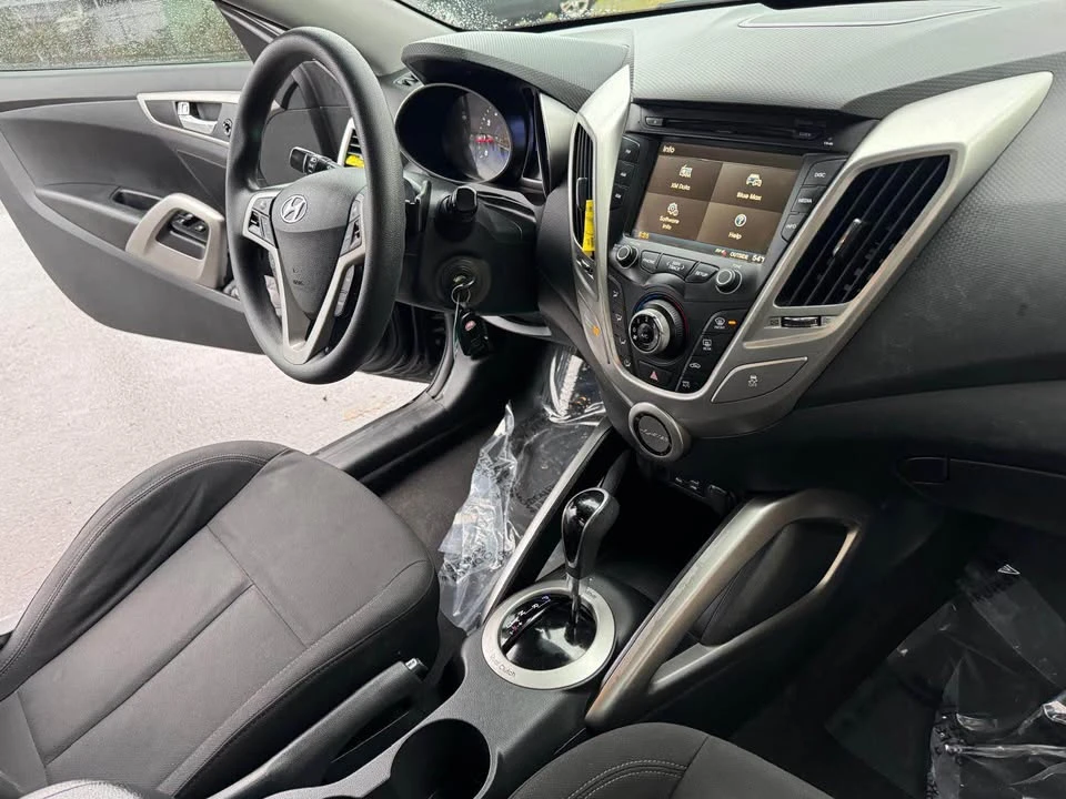 2016 Hyundai Veloster - Image 9 of 10