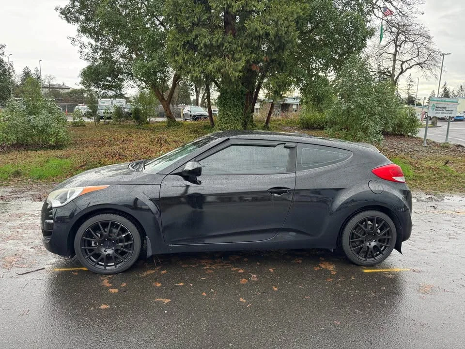 2016 Hyundai Veloster - Image 5 of 10