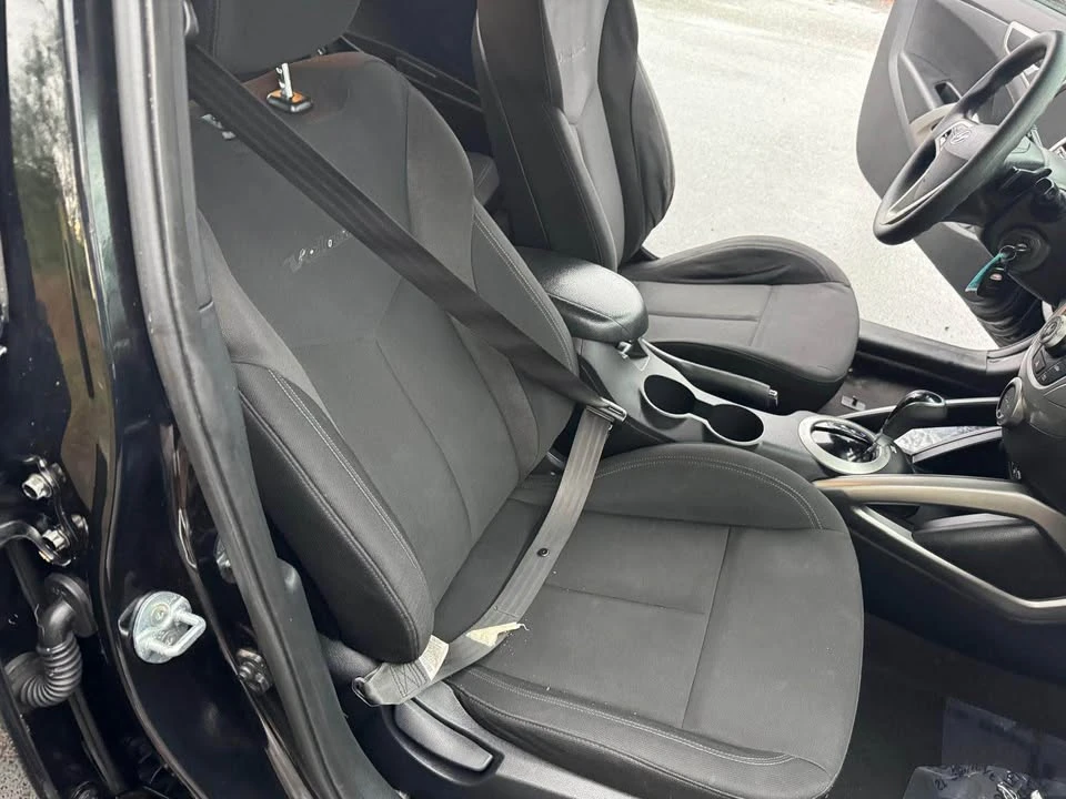 2016 Hyundai Veloster - Image 8 of 10
