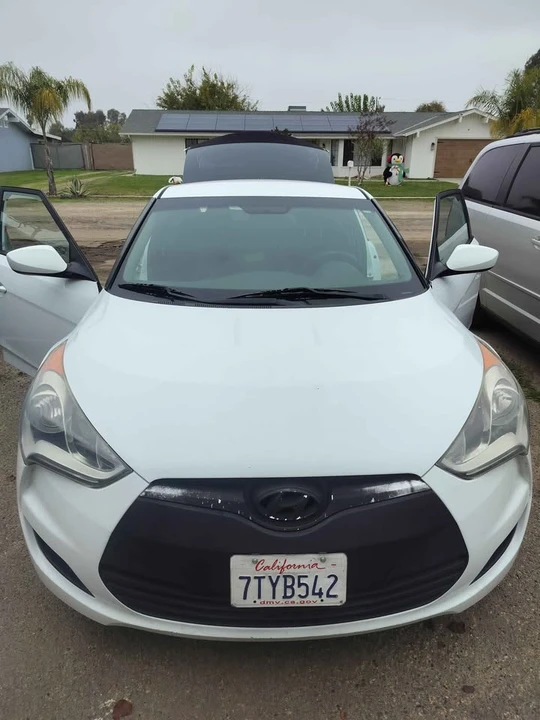 2016 Hyundai Veloster - Image 2 of 11