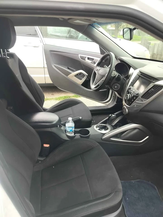 2016 Hyundai Veloster - Image 9 of 11