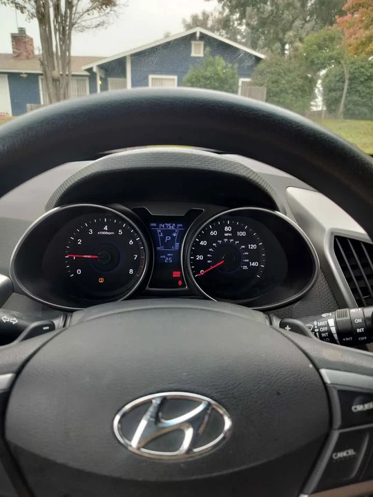 2016 Hyundai Veloster - Image 8 of 11