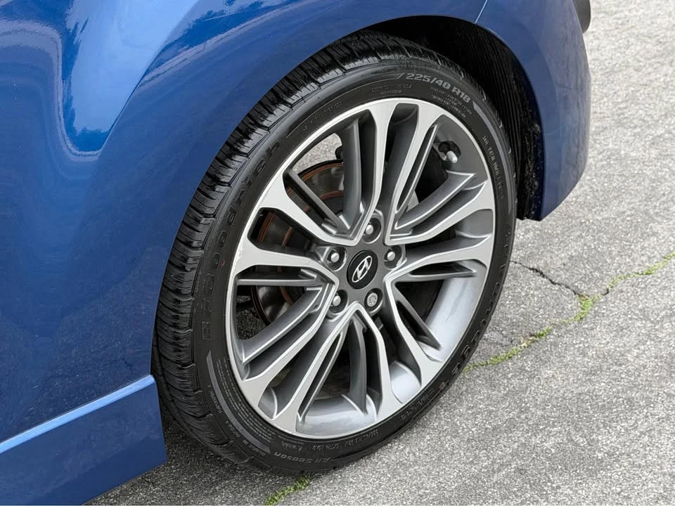 2016 Hyundai Veloster - Image 9 of 17