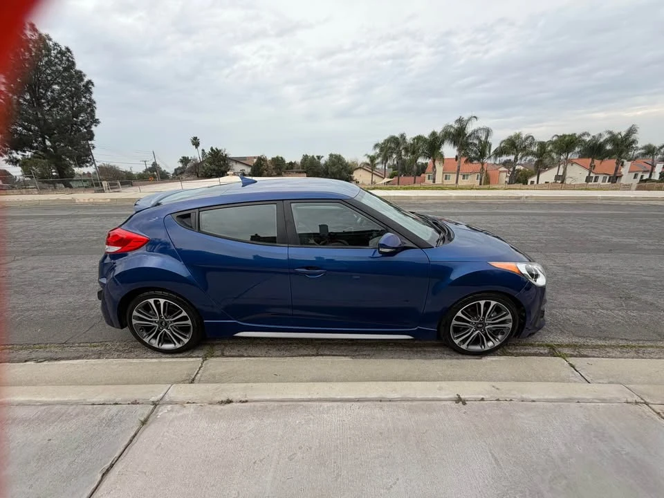 2016 Hyundai Veloster - Image 8 of 17