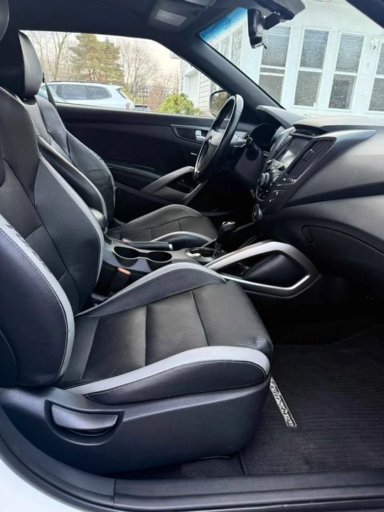 2016 Hyundai Veloster - Image 16 of 18
