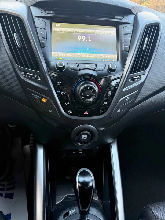 2016 Hyundai Veloster - Image 13 of 18