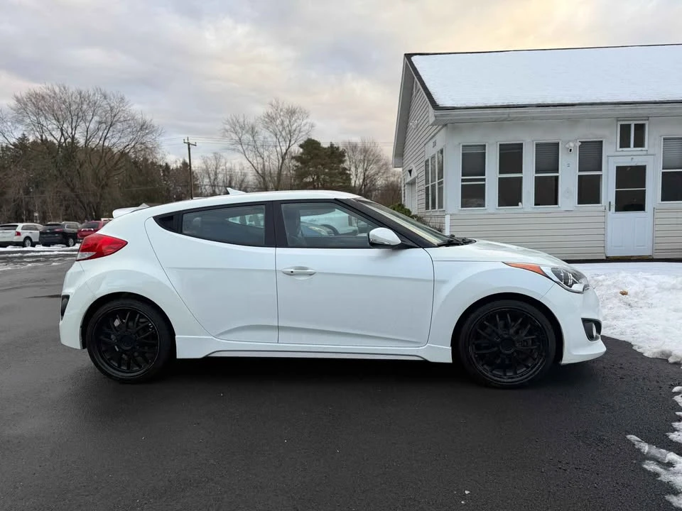 2016 Hyundai Veloster - Image 9 of 18