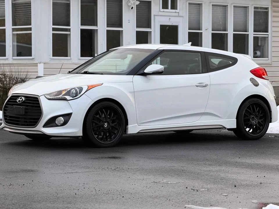 2016 Hyundai Veloster - Image 2 of 18