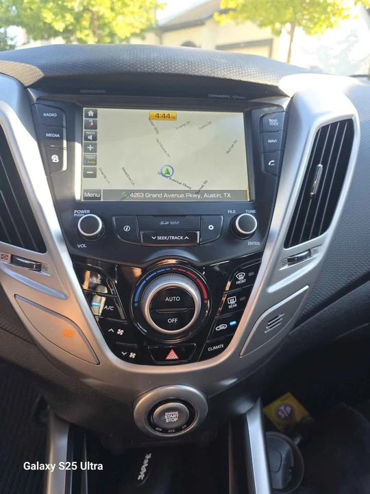 2016 Hyundai Veloster - Image 12 of 13