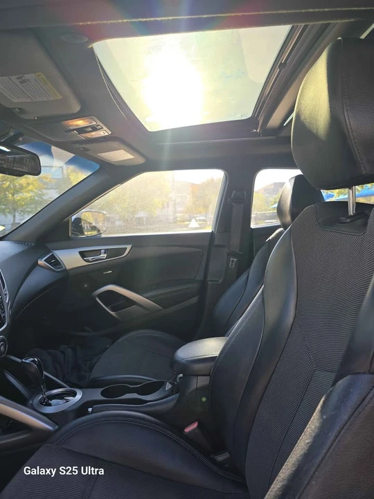 2016 Hyundai Veloster - Image 10 of 13