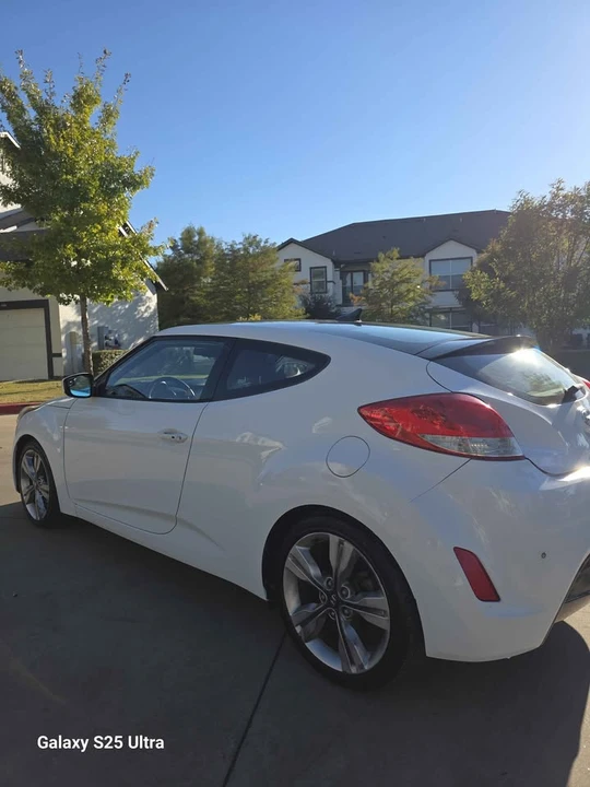 2016 Hyundai Veloster - Image 2 of 13