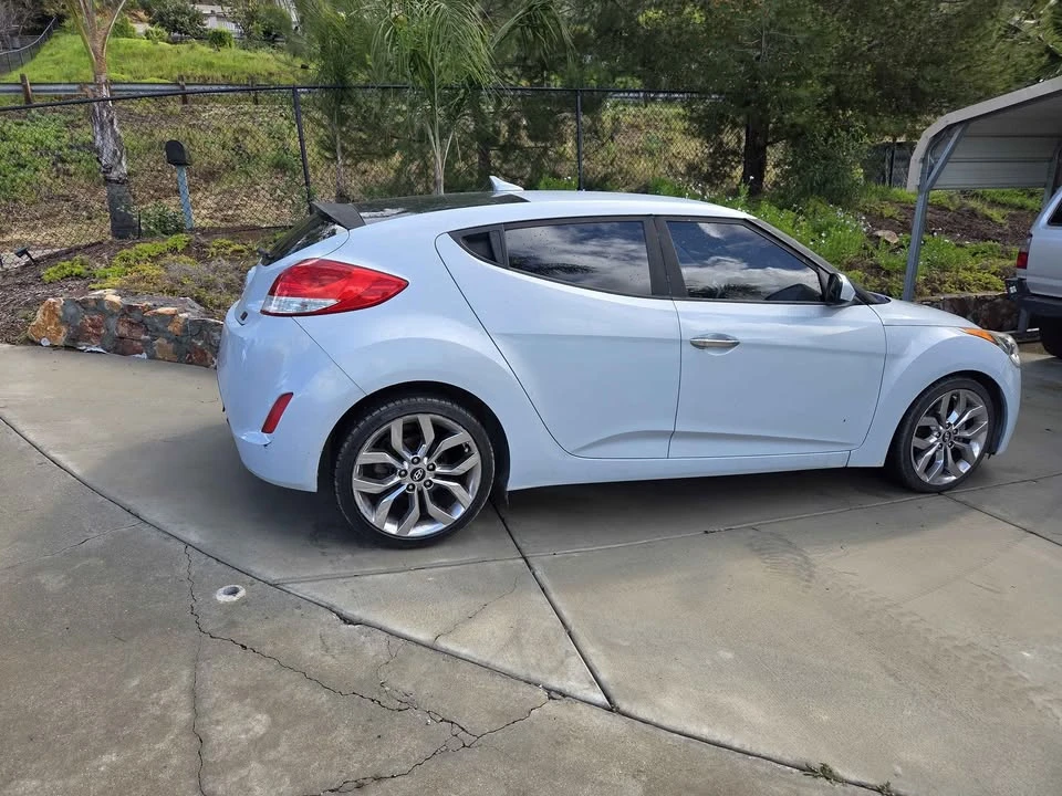 2016 Hyundai Veloster - Image 2 of 3