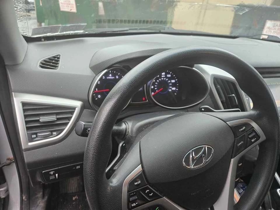2016 Hyundai Veloster - Image 12 of 14