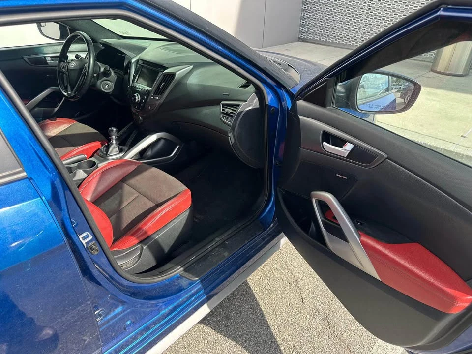2016 Hyundai Veloster - Image 14 of 19