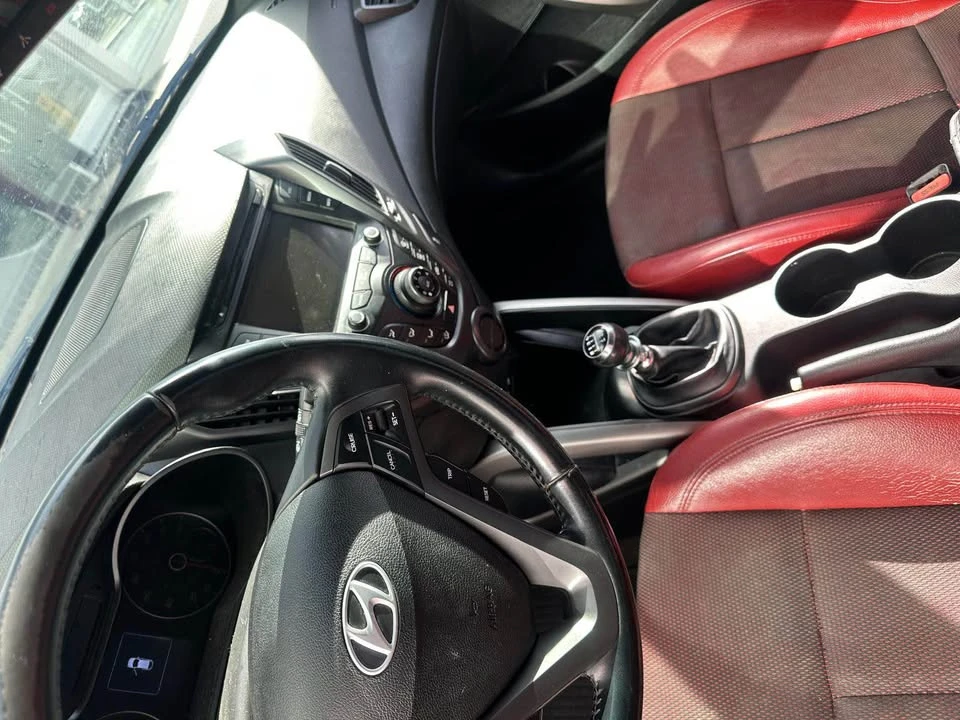2016 Hyundai Veloster - Image 7 of 19