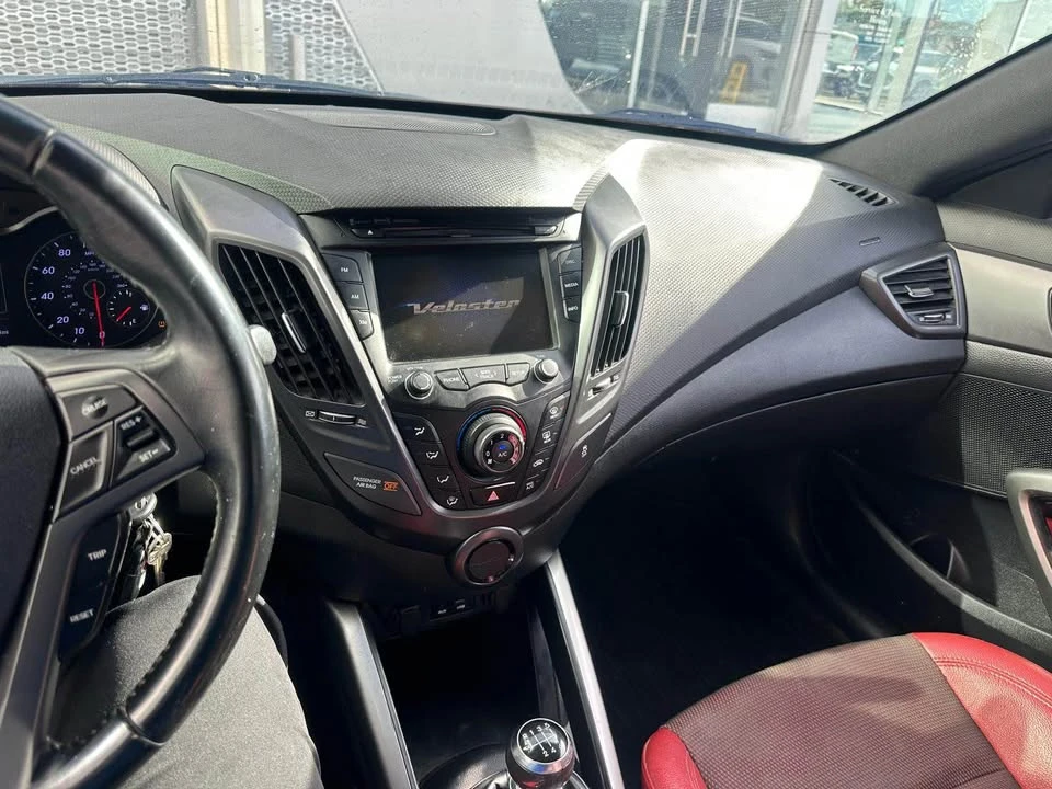 2016 Hyundai Veloster - Image 15 of 19