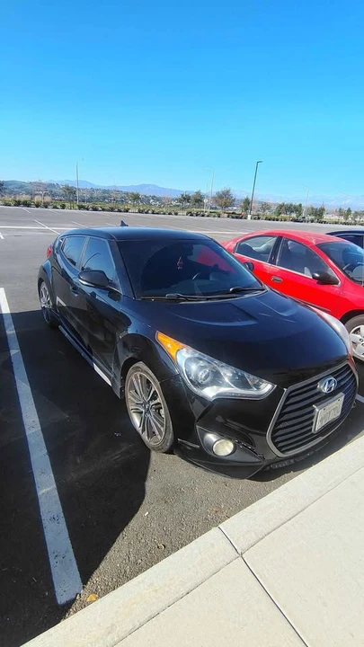 2016 Hyundai Veloster - Image 2 of 5