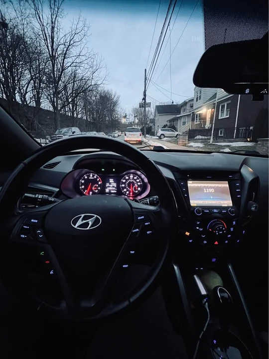 2016 Hyundai Veloster - Image 15 of 18