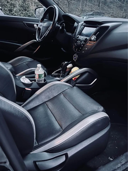 2016 Hyundai Veloster - Image 13 of 18