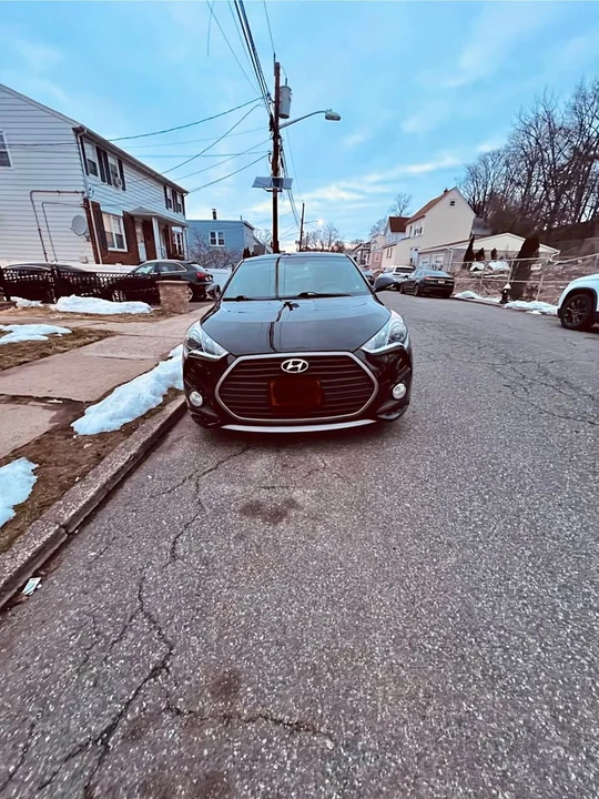 2016 Hyundai Veloster - Image 2 of 18