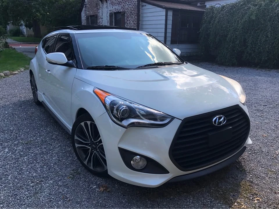 2016 Hyundai Veloster - Image 2 of 5