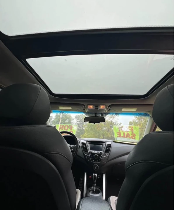 2016 Hyundai Veloster - Image 2 of 5