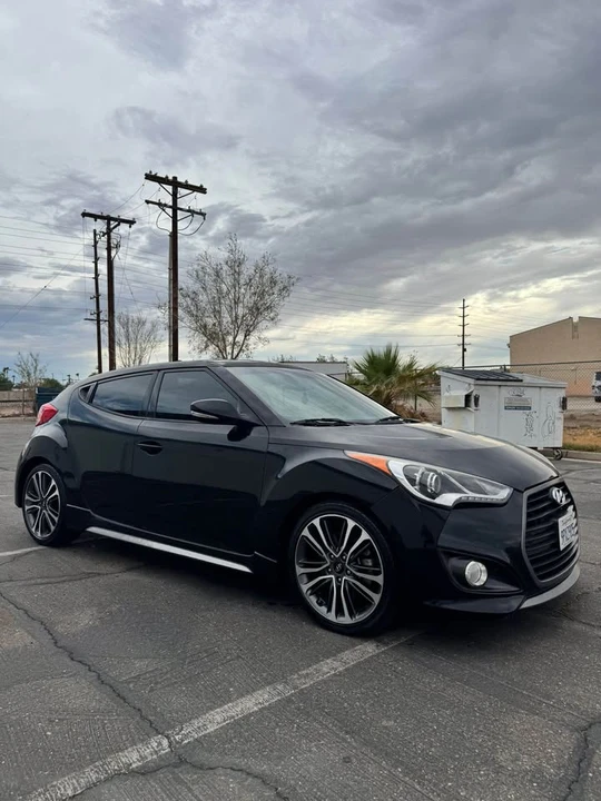2016 Hyundai Veloster - Image 2 of 5