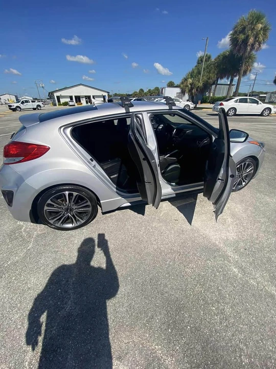 2016 Hyundai Veloster - Image 10 of 13