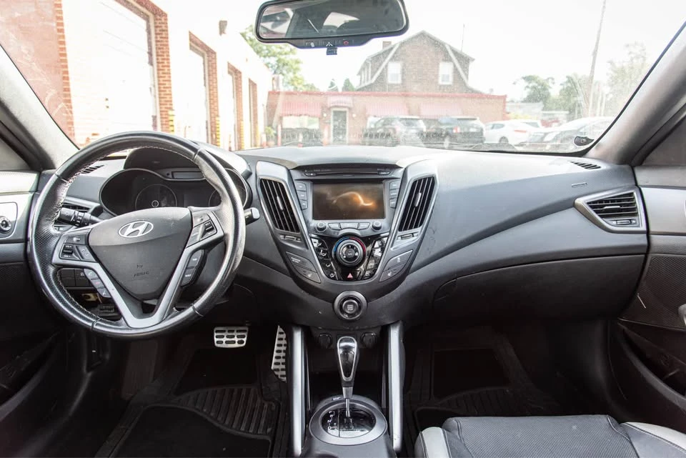 2016 Hyundai Veloster - Image 4 of 6
