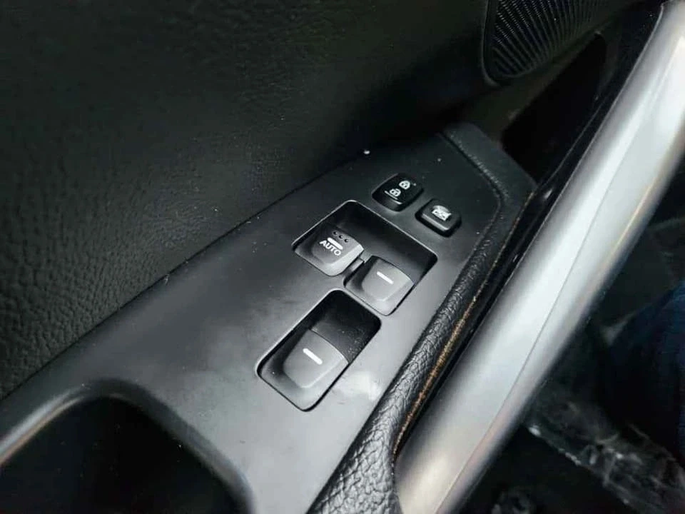 2016 Hyundai Veloster - Image 14 of 15
